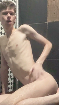 Kedoimath - a Twink Showing His Femine Body