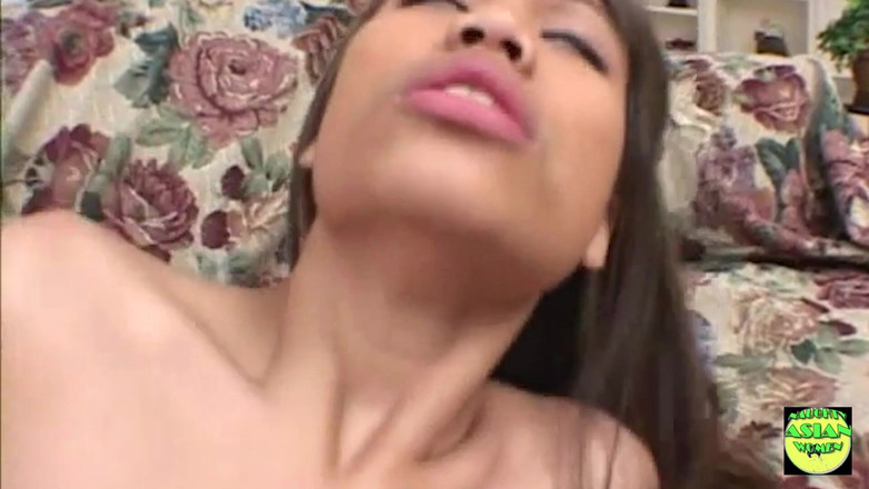 Naughty Asian Women: Lucy thai dientot gaya reverse cowgirl sama pria ini gara-gara...