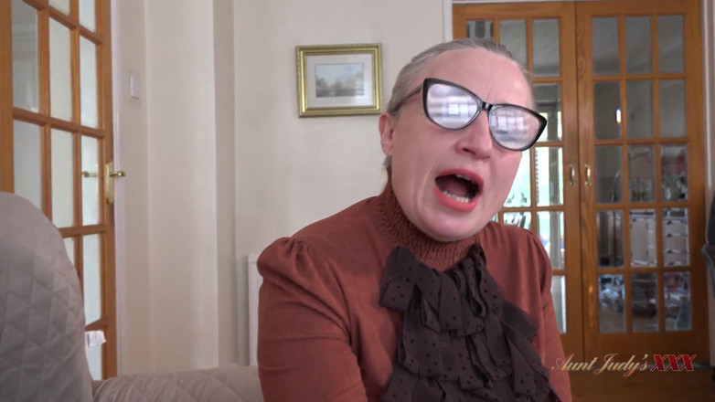 Aunt Judy's XXX: AuntjudysXXX - la tua insegnante miLF matura Signora Andrea Ann trova...