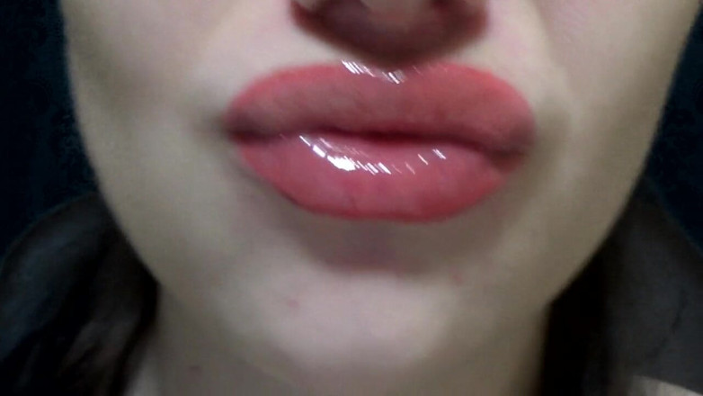 Goddess Misha Goldy: Fetish bibir! Bercium! Bibir bercahaya!