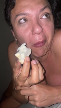Fucking and Giving Cum to My Bitch to Eat with Bread
