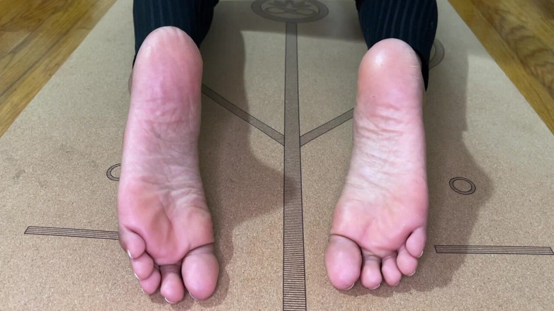 Pink Foxx: Ebony Yogi Shows off Her Feet