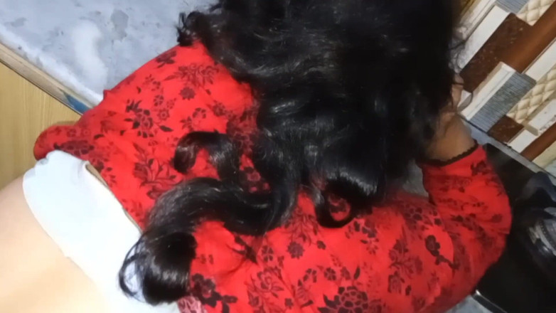 QueenbeautyQB: Il figliastro stuzzica la matrigna mentre cucina in cucina