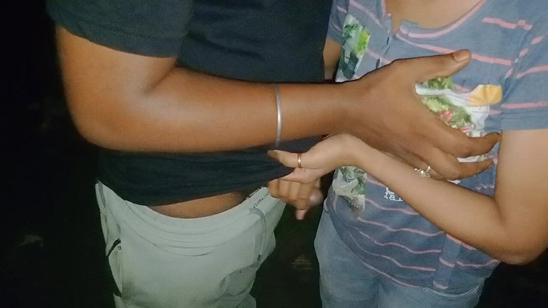 NikiRathod: 2. Den Kouření V Džungli S Divyou - Série Kouření