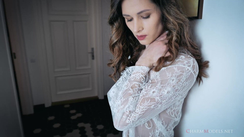 CharmModels: Josie喜欢裸露乳房的白人天使