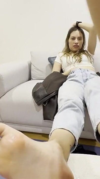Mulheres têm orgasmos depois de uma massagem com óleo de pé