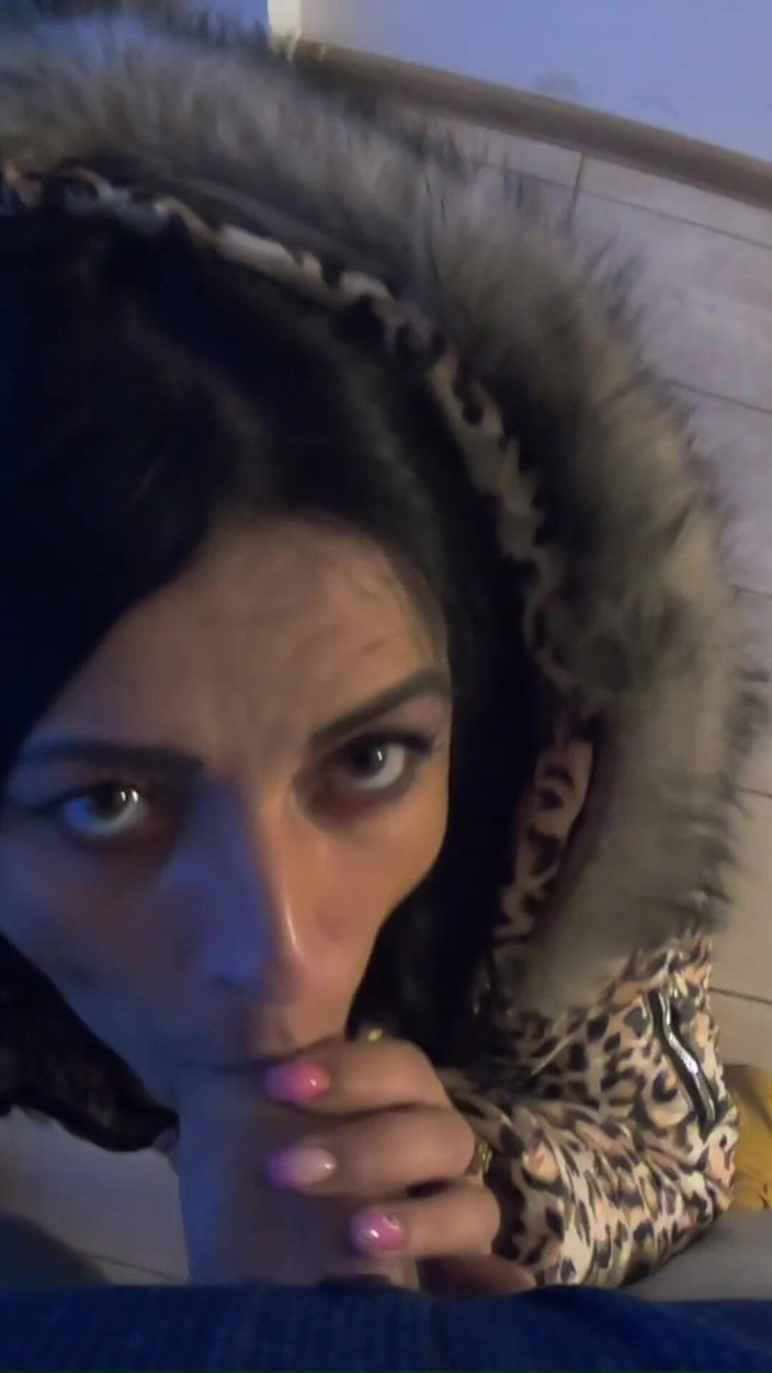 MilfyCalla: Milfycalla- Spálil jsem svou lesklou puffer bundu poté, co jsem...