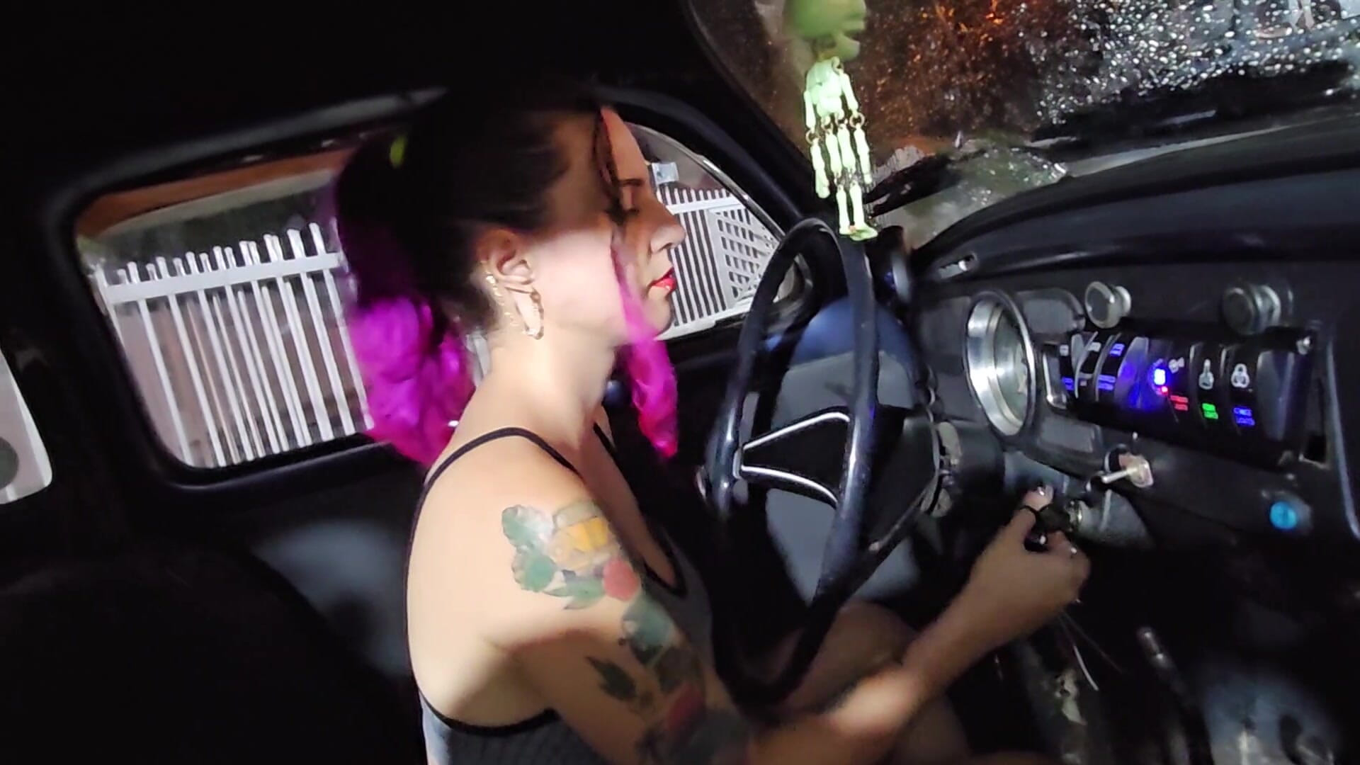 15 Minute Cranking Battle in the Blue Rusty Vw Beetle