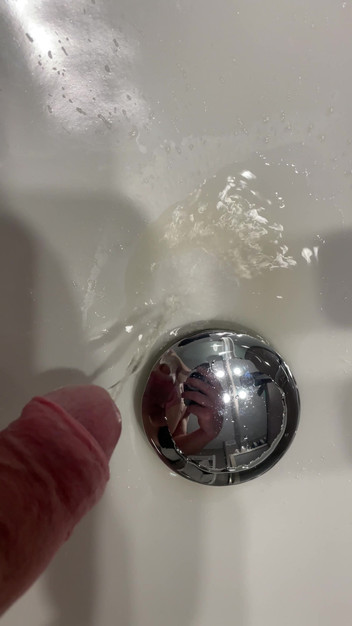 Andrewlvrx: Kencing Panas Mandi