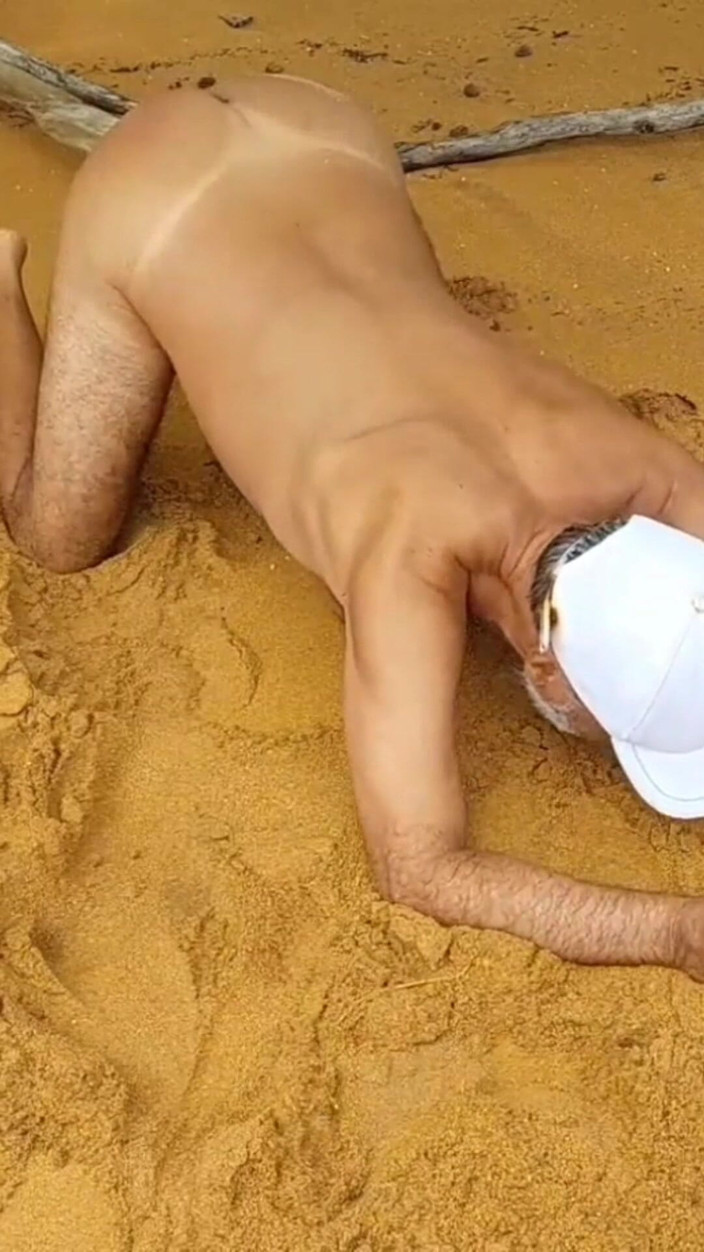 Ladysilvas: Ladysilva Compilação Na Praia Pelada Exibindo Sua Bunda Bronzeada Com...