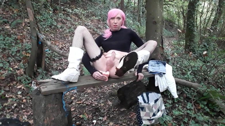 The Midnight Minx: Themidnightminx - foda com consolo na floresta