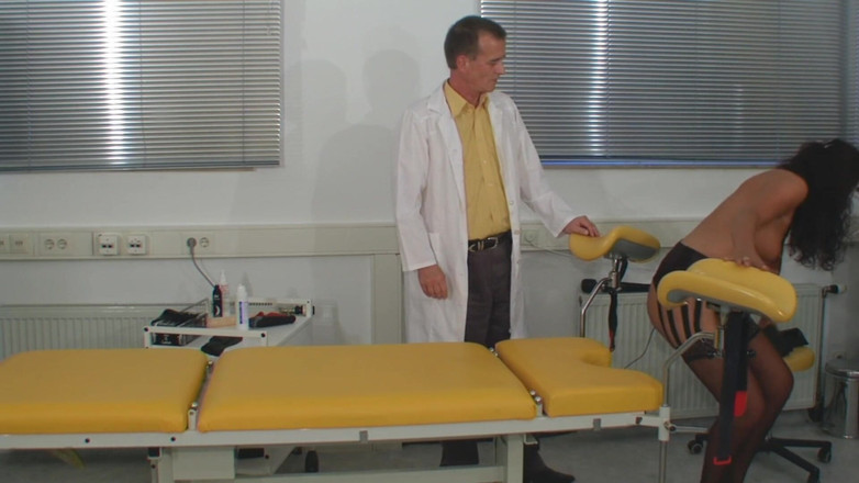 Rubber & Clinic Studio - 1ATOYS: Tập luyện hậu môn trong văn phòng bác sĩ