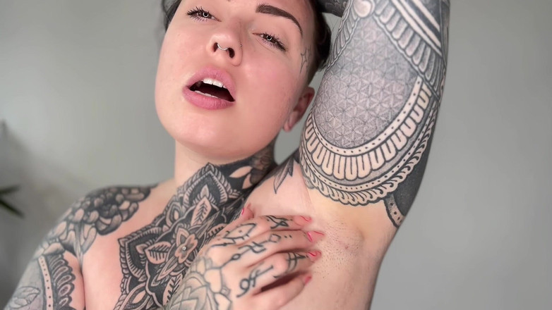 Miss Valentina: Madrastra, adoración de axila