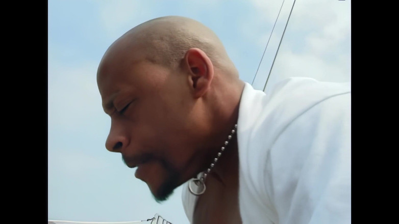 Out Sexxx: Orang-orang terbuang menjadi sibuk