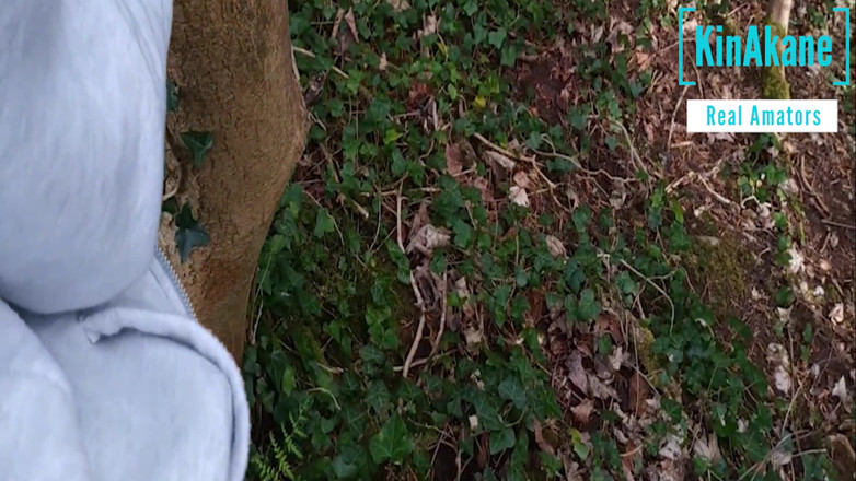 Kin Akane: Estaba cachonda en un bosque, cerca de una estación de...