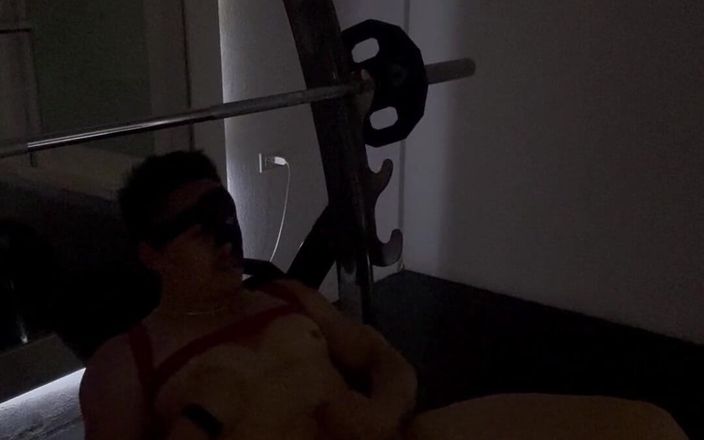 barenakedboy: Zich aftrekken op mijn bank