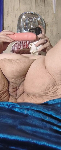 are bara larka ab tum apne khilaune men chipke raho