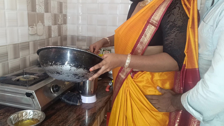 Palani69: Une femme de ménage se fait baiser dans la cuisine