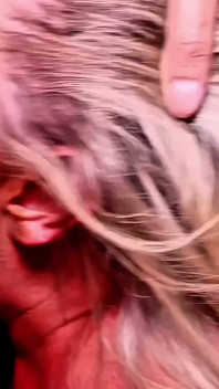 Un tournage porno lesbien se transforme en hardcorethreesome