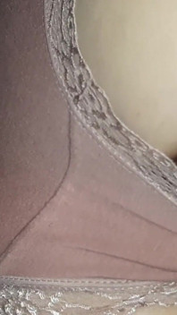 Üvey annemin amına mastürbasyon yapıyorum