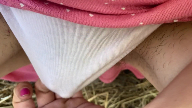 Cuteblonde666: My hairy pussy and big clit