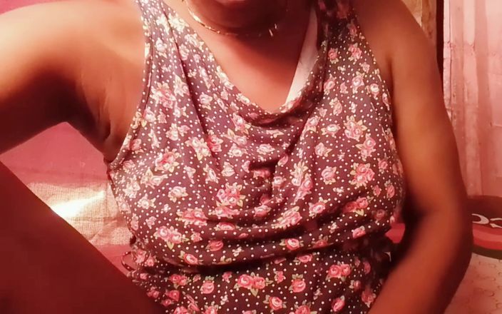 Super sexy ebony cuties: Gesek memek berbuluku pakai bantal sampai muncrat