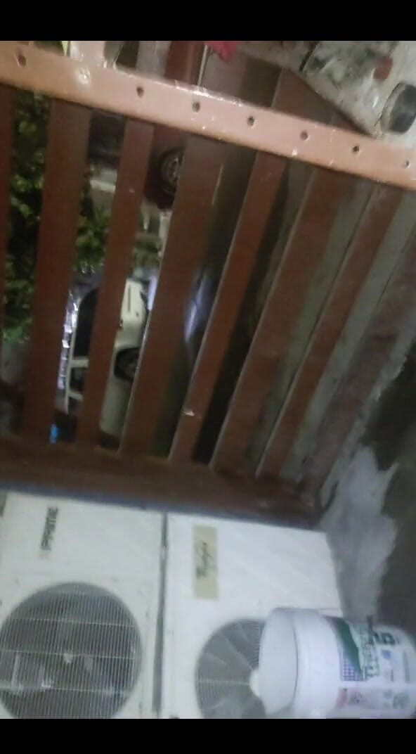AlexAlejandro13: Caliente en la puerta de mi casa