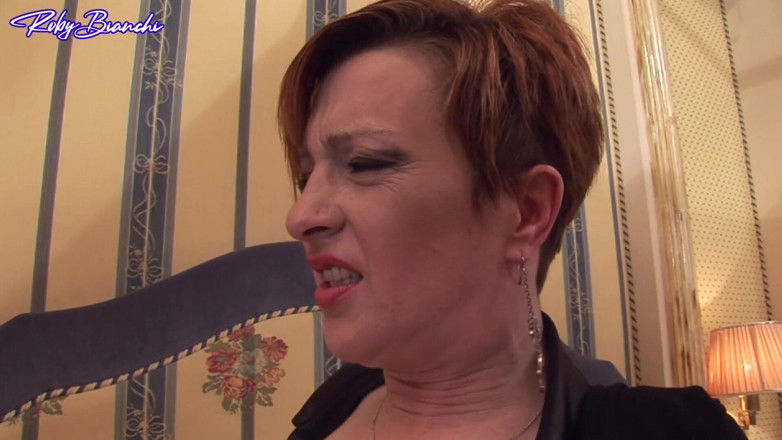 Topax Film Production: Włoska milf biczowała i zerżnięta w dupę w pokoju hotelowym