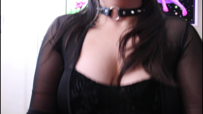 VickyVixen: Goth Footjob