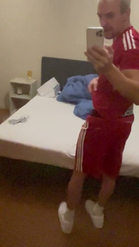 Sportboy melancap pakaian bola sepak