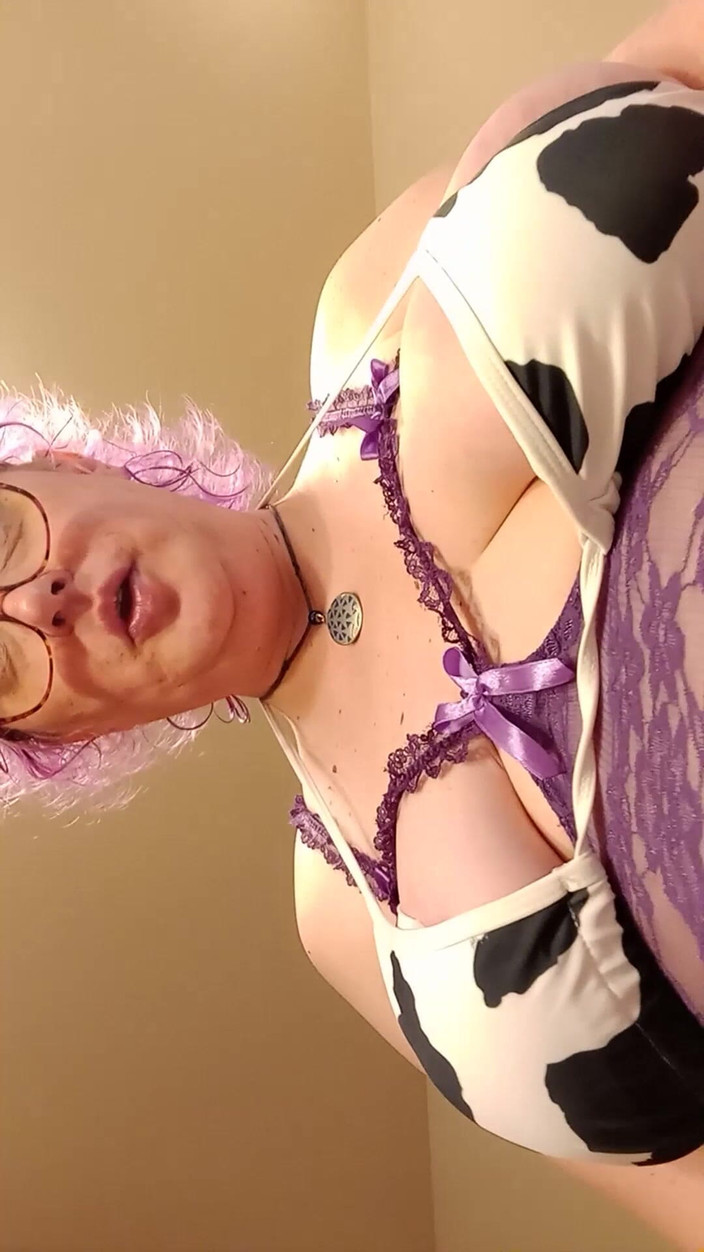 Princess Udders: Sudut pandangan pertama dia melancap di muka awak