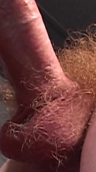 Dvě nadržené twinky se navzájem prozkoumávají s divokou vášní