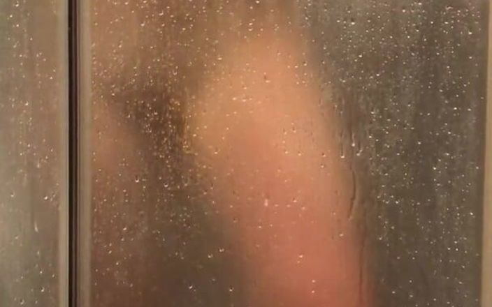 Anna & Emmett Shpilman: Meine stiefmutter unter der dusche erwischt. Schneller sex im badezimmer.