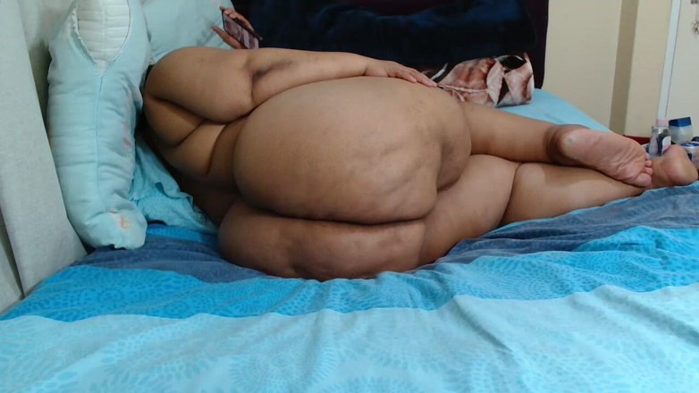 Legendary Booty Overdose: Vrei să fii colegul meu de cameră?