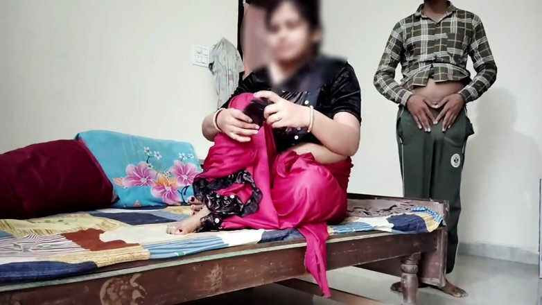 Divyax: देसी भाभी अपने मुंह में प्रेमी का लंड स्पैम पी रही है।