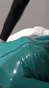 Un amatoriale infastia una dominatrice, sborra dal collo, cimice della vita