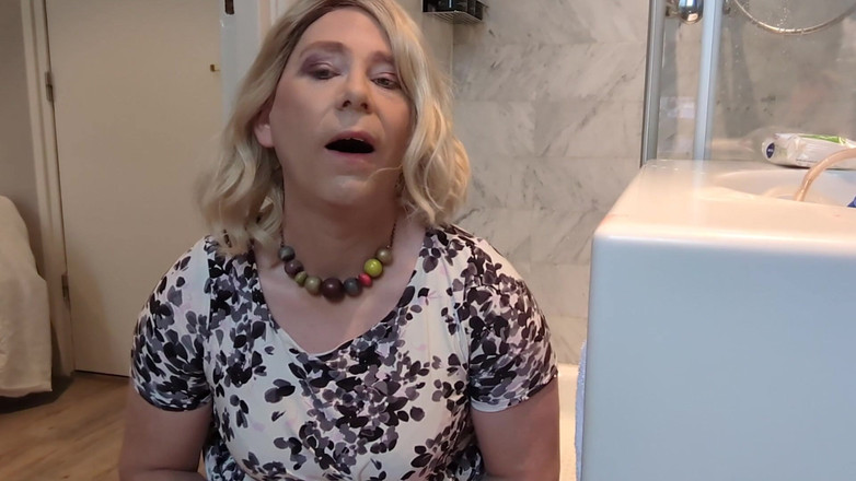 NikkiGee: Мясистый дилдо в моей тугой заднице