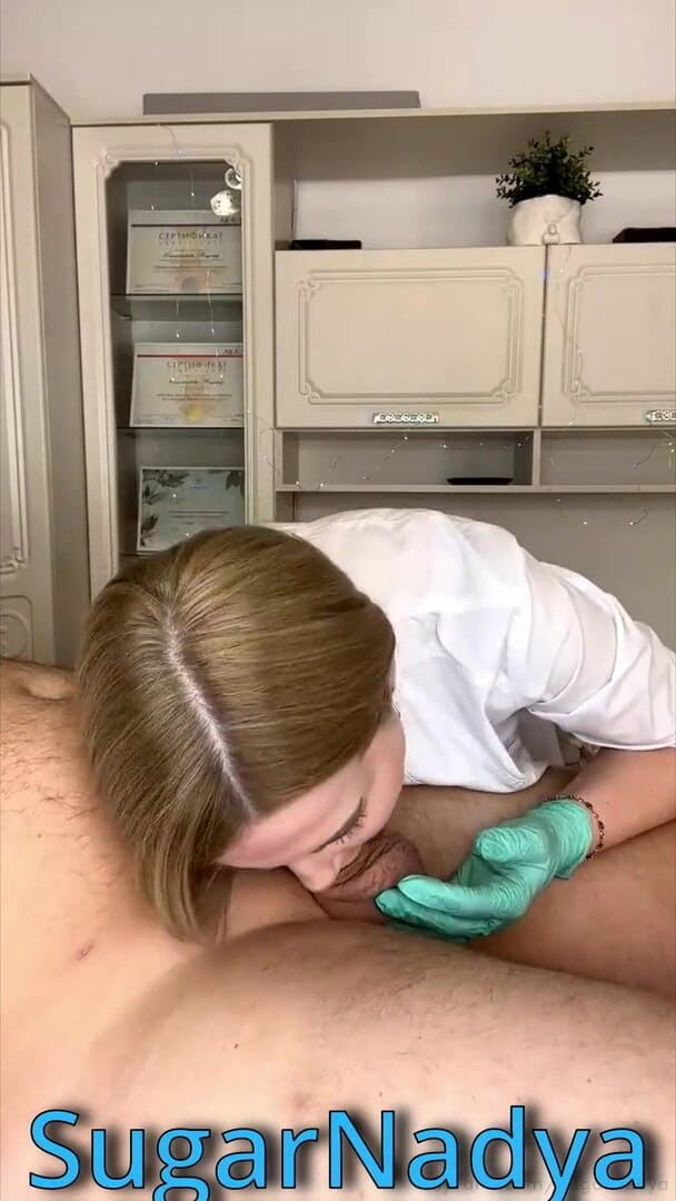 SugarNadya: Corte de pelo íntimo y mamada de SugarNadya