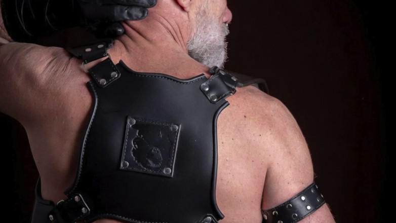 MusclesCigarsFFPig: Pipe and Nips Torment