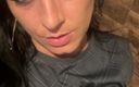 MILFy Calla: Bonita Milfycalla com bichano faminto mijando no banheiro, mijando close-up 182
