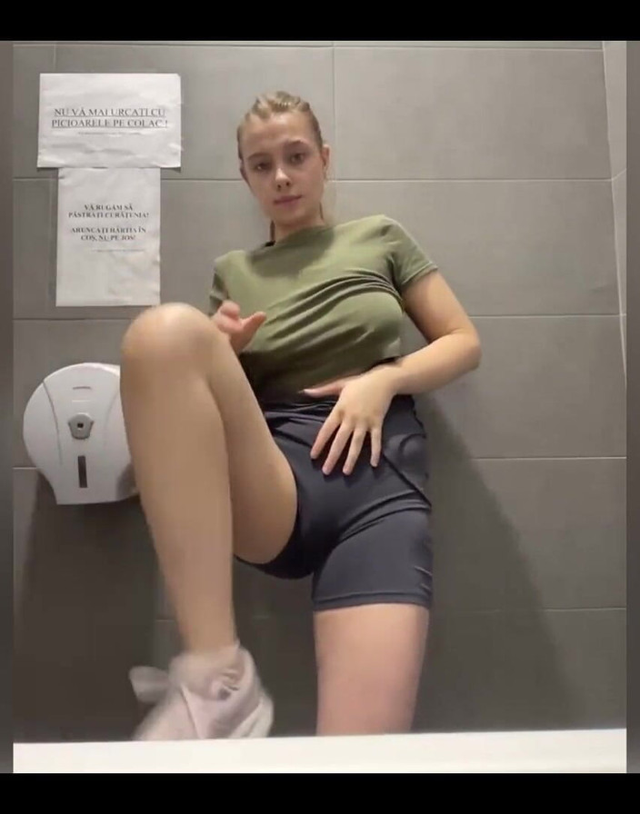 JuiceLussie: Pierwszy raz seks analny z dużym kutasem w miejscach publicznych