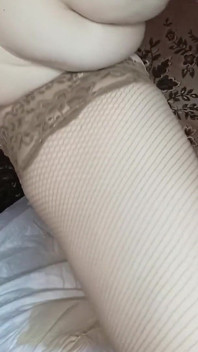 Il vicino ama leccare i liquidi dalla mia figa prima di scoparla
