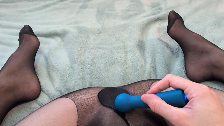 Mimiandevan: Americká Studentka Si Během Orgasmu Smáčí Své Těsné Punčocháče