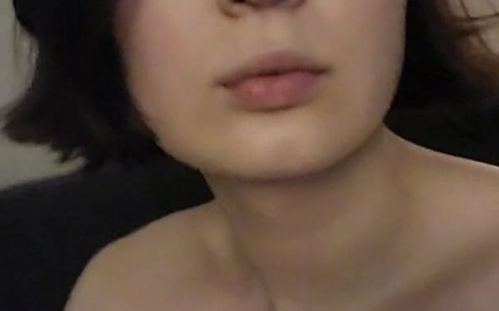 Hapatrap: Une fille trans sexy exhibe son corps