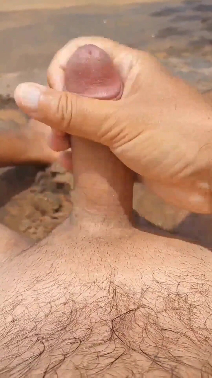 Ladysilvas: 海滩上的Ladysilva撸管并高潮了很多