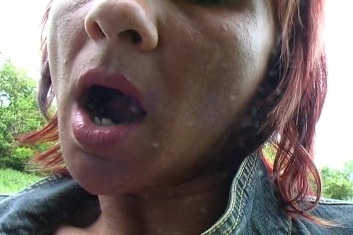 Porno kino: Esta nena de Alemania ha venido a orinar por todas...