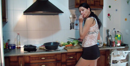 Spaingirl Natalie: Můžu ti něco uvařit a pak uvidíme, co bude za...
