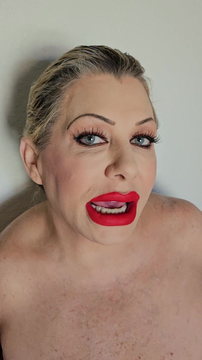 Claudia Marie: Claudia Marie Nya Saggier Fake Tits Update