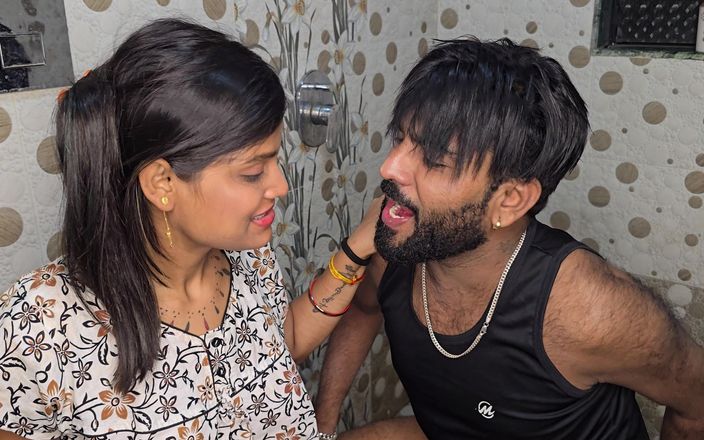 Aalox: Une bhabhi sexy du village desi indien aime le sexe...