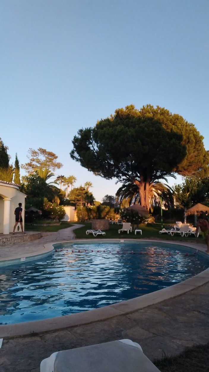 Boy top Amador: Una gara intorno alla piscina